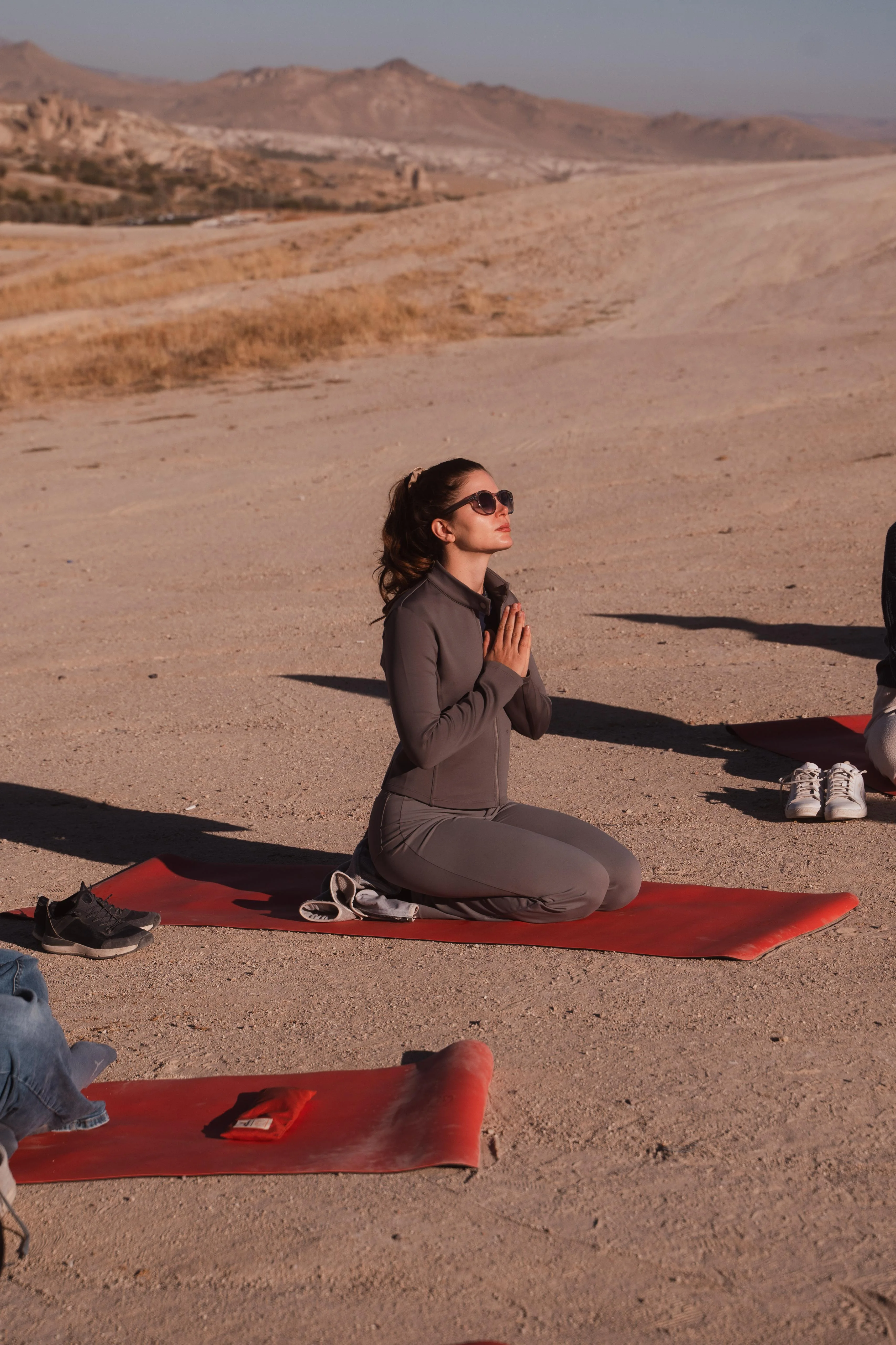 Selin bei einer Yoga-Meditation in Kappadokien