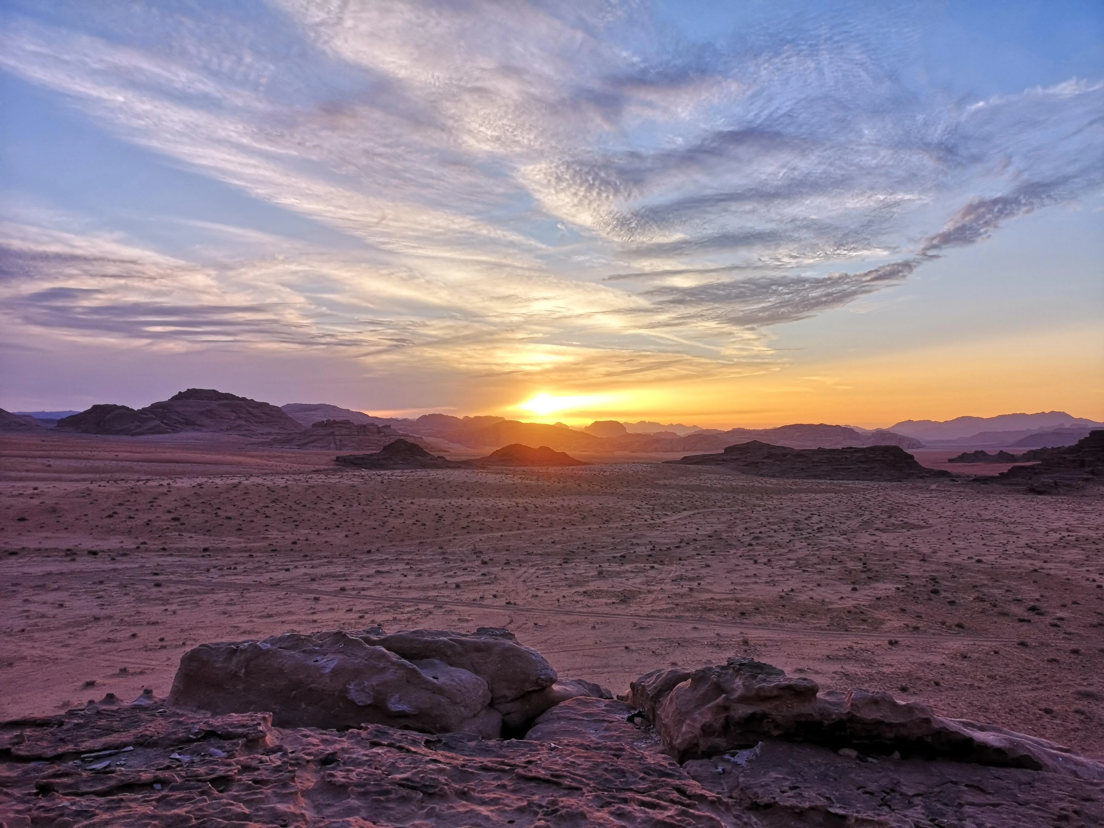 Sonnenuntergang über der Wadi Rum Wüste